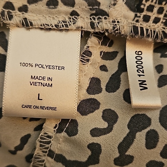 SOHO Mixed Snakeskin Twisted High-Low Blouse Large - Picture 8 of 9